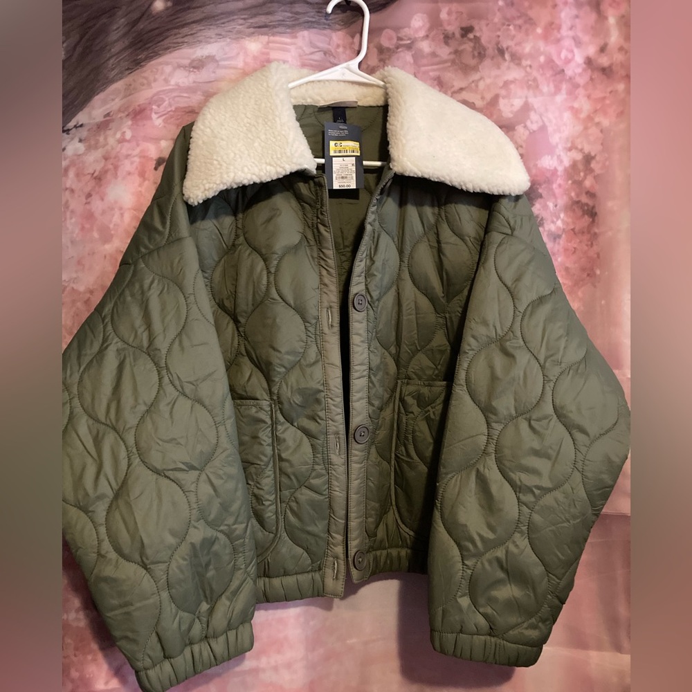 Universal Thread Olive Green Quilted Jacket with Cream Sherpa Collar